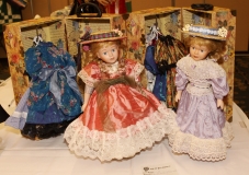 CC27-DC-03a: Victorian Dolls' Wardrobe