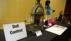 CC34-DC-00: Doll Contest Display