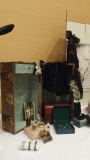 CC37-DC-14h: Titanic Doll Wardrobe